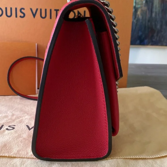 Louis Vuitton Mylockme Chain Bag - Picture 5 of 12